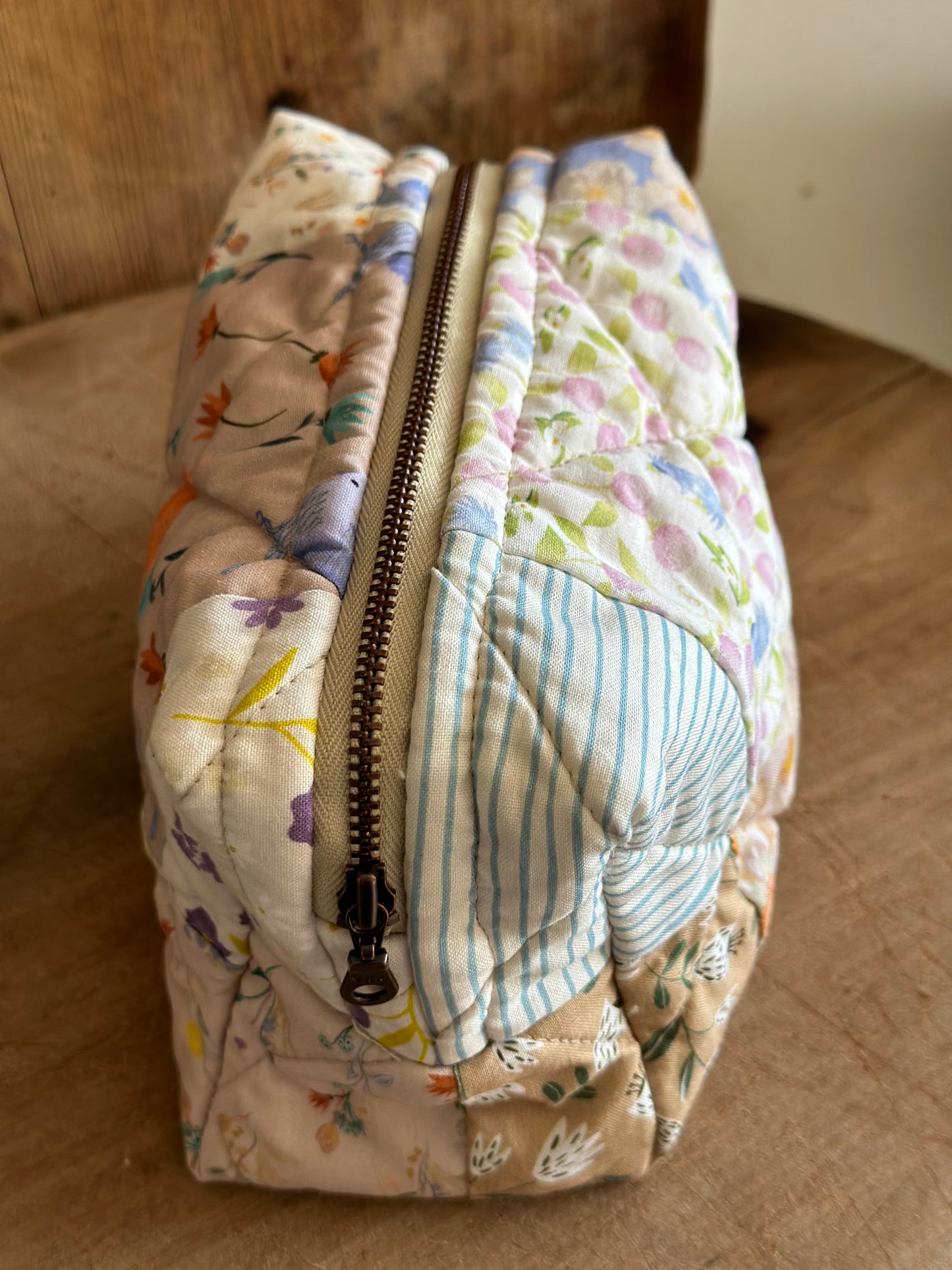 Quilted pouch with zipper, 41EFFA88-E70E-421C-9079-4E916864029C