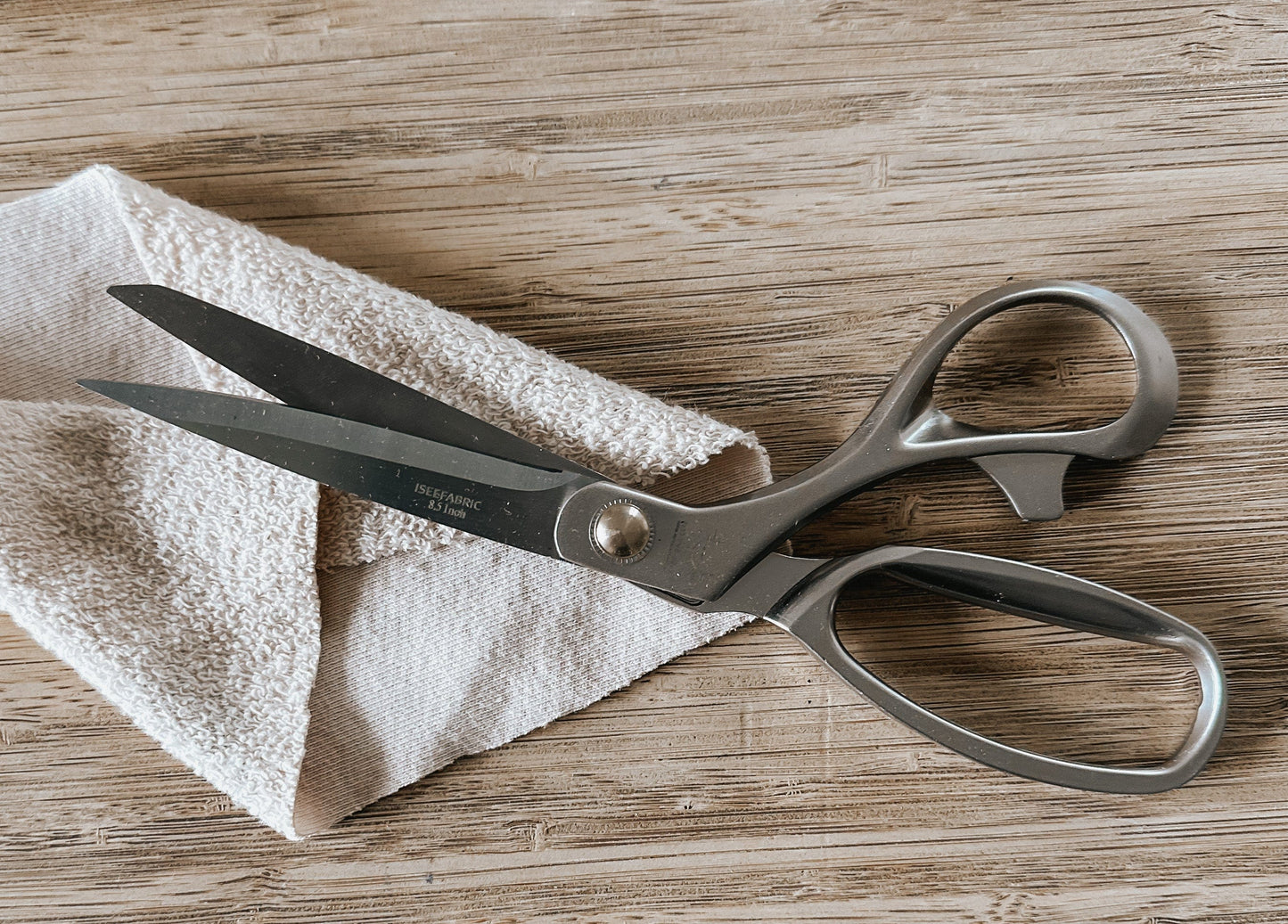 Professional 8.5" Stainless Steel Sharp Sewing Scissors - Isee fabric