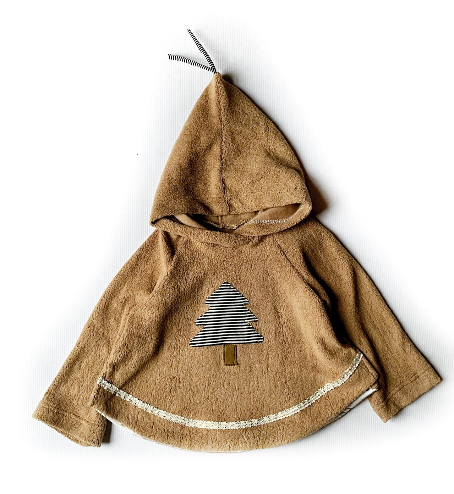 The Pixie Poncho Sewing Pattern - Isee fabric
