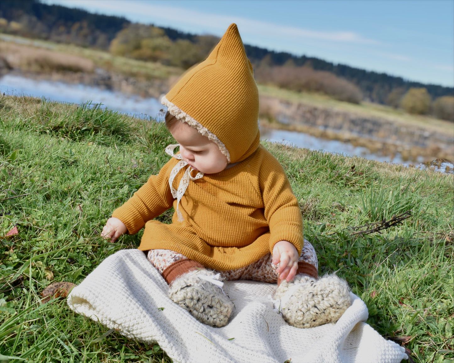 Little Pixie Hat Pattern (13" doll to 5+ years) - Isee fabric