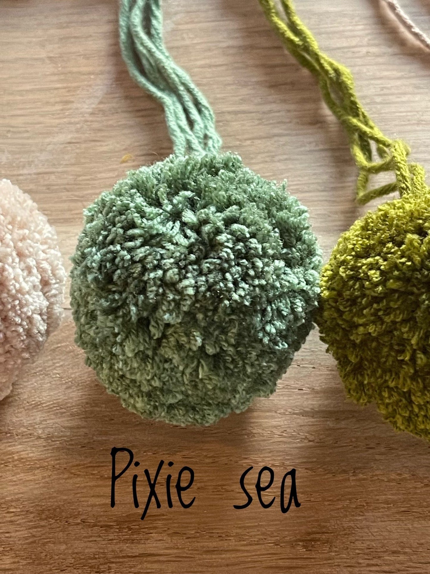 Handmade Pom Pom - Isee fabric