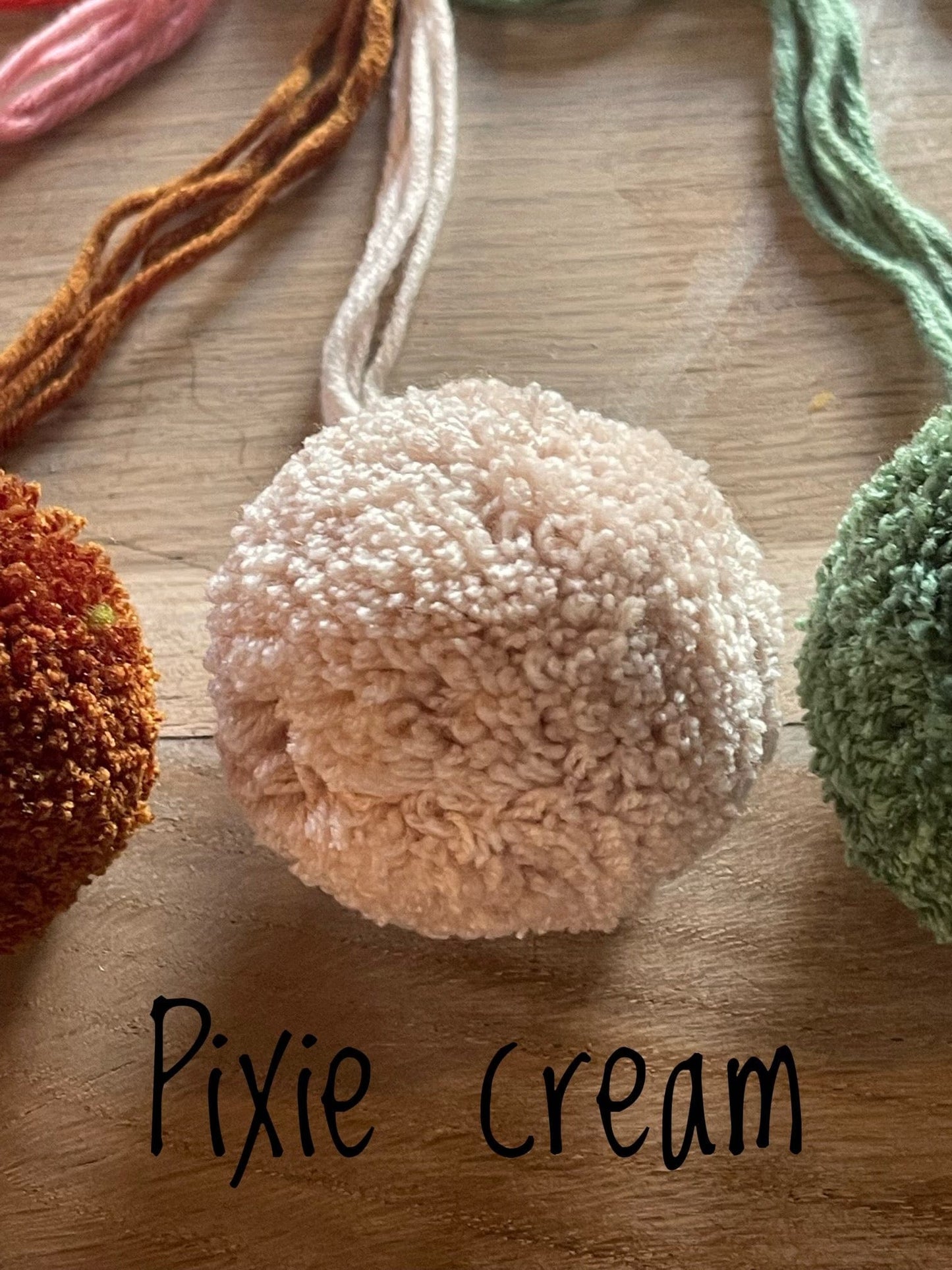 Handmade Pom Pom - Isee fabric