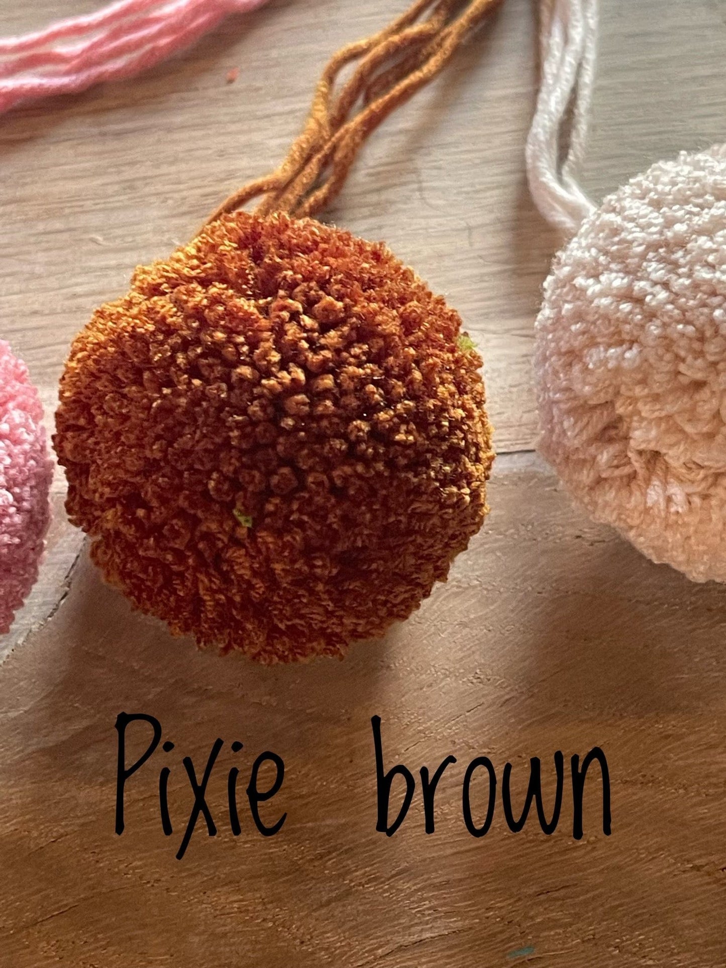 Handmade Pom Pom - Isee fabric