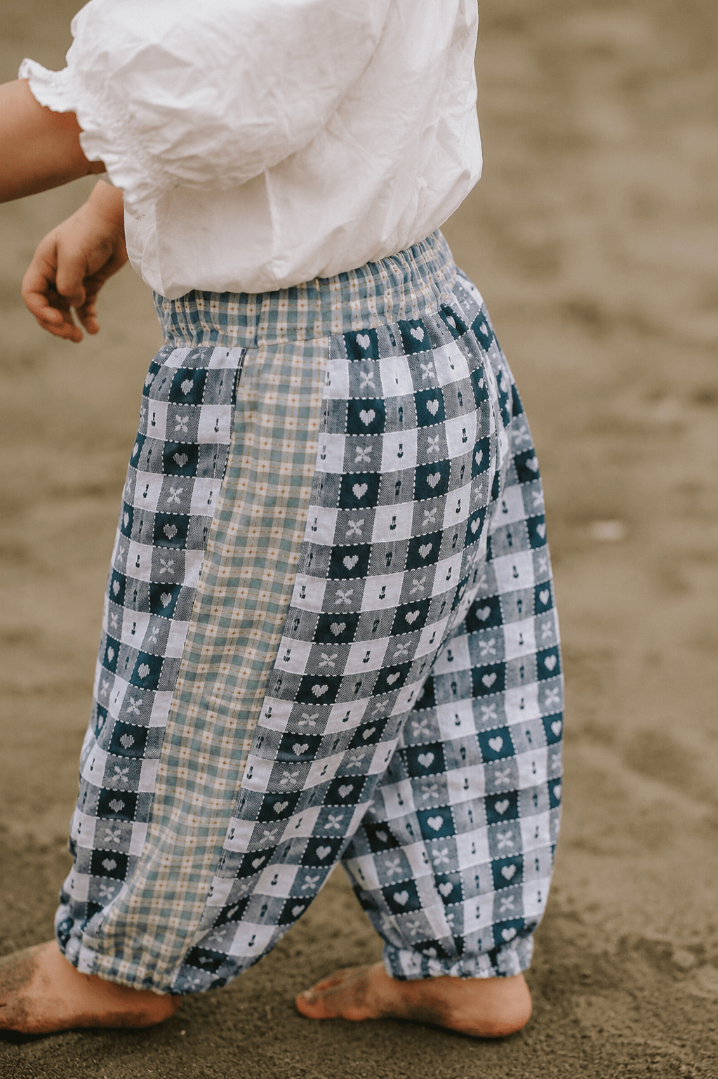 Pipp Barrel Pants sewing Pattern sizes 2yr -12 yr - Isee fabric